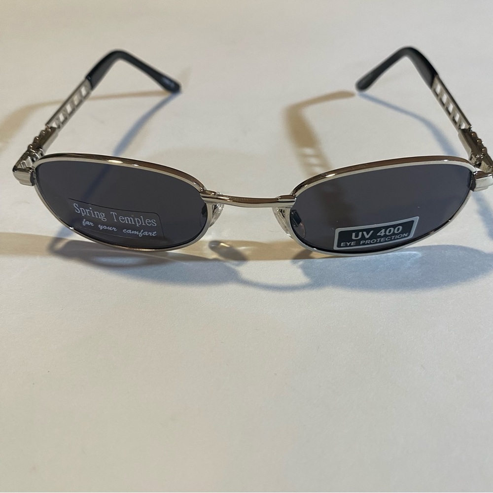 Silvertone rectangular sunglasses w gray lenses spring temples H 1 3/8”xW 2” NWT